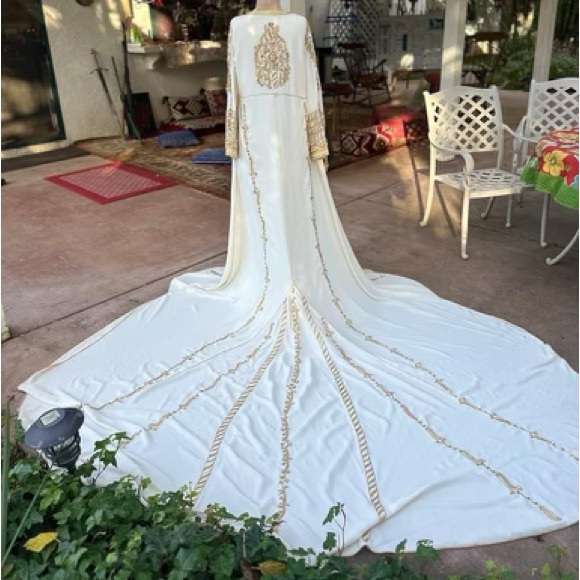 Kaftan Elegance two piece custom-made bridal kaftan- offwhite with gold - Picture 7 of 16